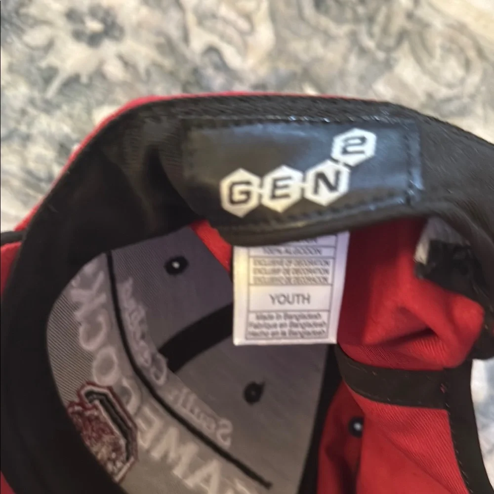Gen 2 South Carolina Gamecocks Youth Snapback Hat Red Black KN480F48 NWT‎